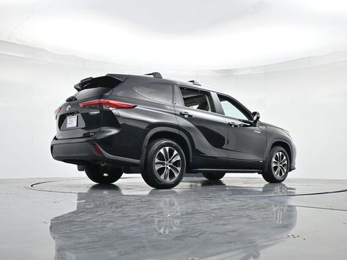 Used 2021 Toyota Highlander XLE image 31