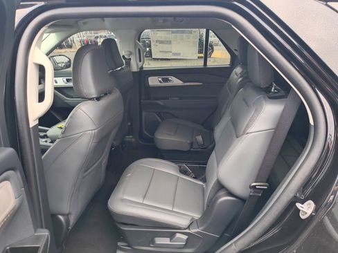 New 2026 Ford Explorer Active w/ Active Comfort Package image 17