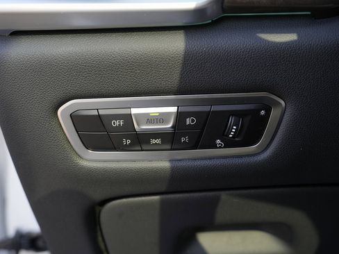 Used 2022 BMW X6 xDrive40i w/ M Sport Package image 57