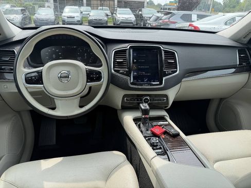 Used 2018 Volvo XC90 T6 Momentum w/ Convenience Package AWD/4WD image 18