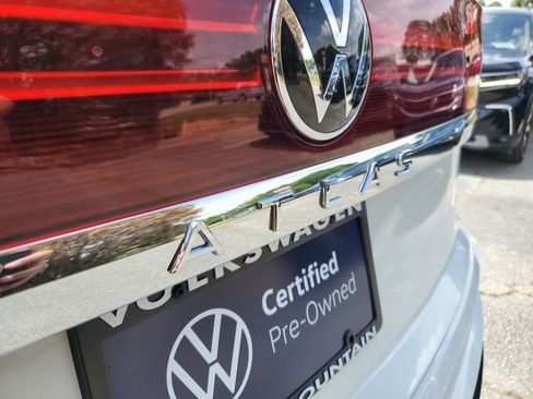 Certified 2025 Volkswagen Atlas Cross Sport SE FWD image 8