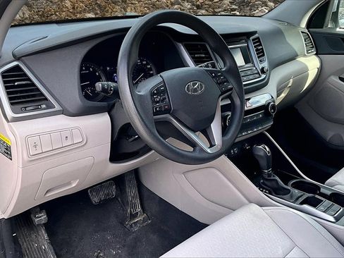 Used 2018 Hyundai Tucson SE w/ Cargo Package image 10