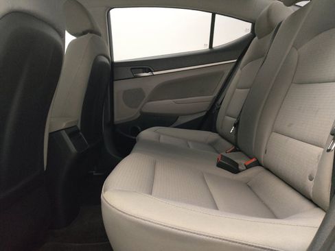 Used 2017 Hyundai Elantra SE FWD image 18