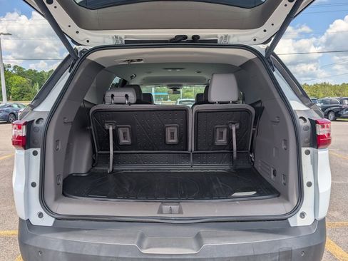 Used 2021 Chevrolet Traverse LT w/ LPO, Floor Liner Package image 31