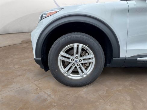 Used 2022 Ford Explorer XLT image 14