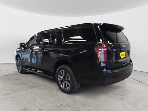 Certified 2023 Chevrolet Suburban Z71 w/ Luxury Package AWD/4WD image 7