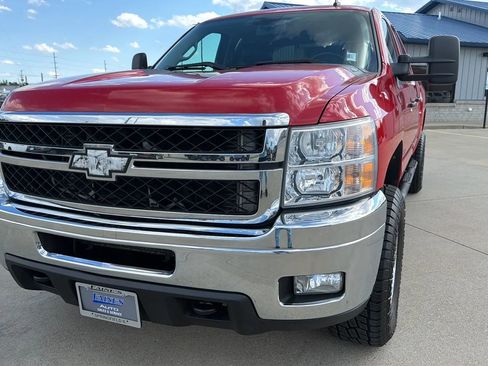 Used 2011 Chevrolet Silverado 2500 LT w/ Interior Plus Package AWD/4WD image 7