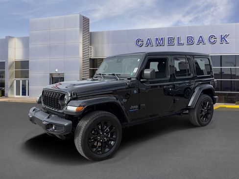 Used 2025 Jeep Wrangler Unlimited Sahara w/ Safety Group AWD/4WD image 34