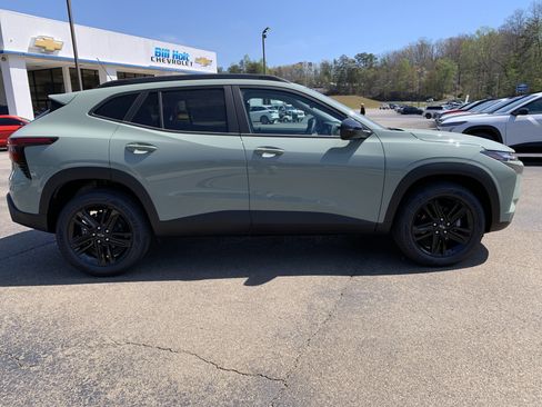 New 2026 Chevrolet Trax ACTIV FWD image 2