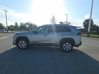 Used 2021 Toyota RAV4 LE video 1