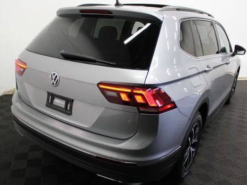 Used 2021 Volkswagen Tiguan SE w/ Panoramic Sunroof Package FWD image 6