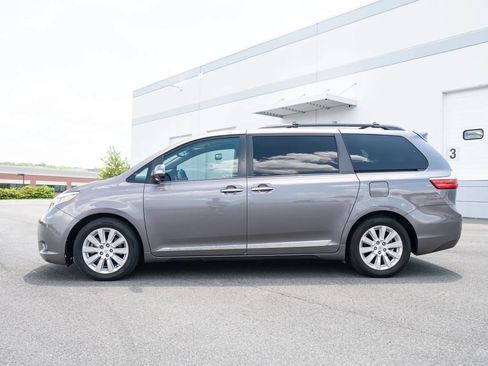 Used 2015 Toyota Sienna Limited Premium FWD image 3