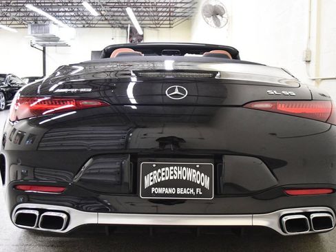 Used 2022 Mercedes-Benz SL 55 AMG 4MATIC w/ Driver Assistance Package image 6