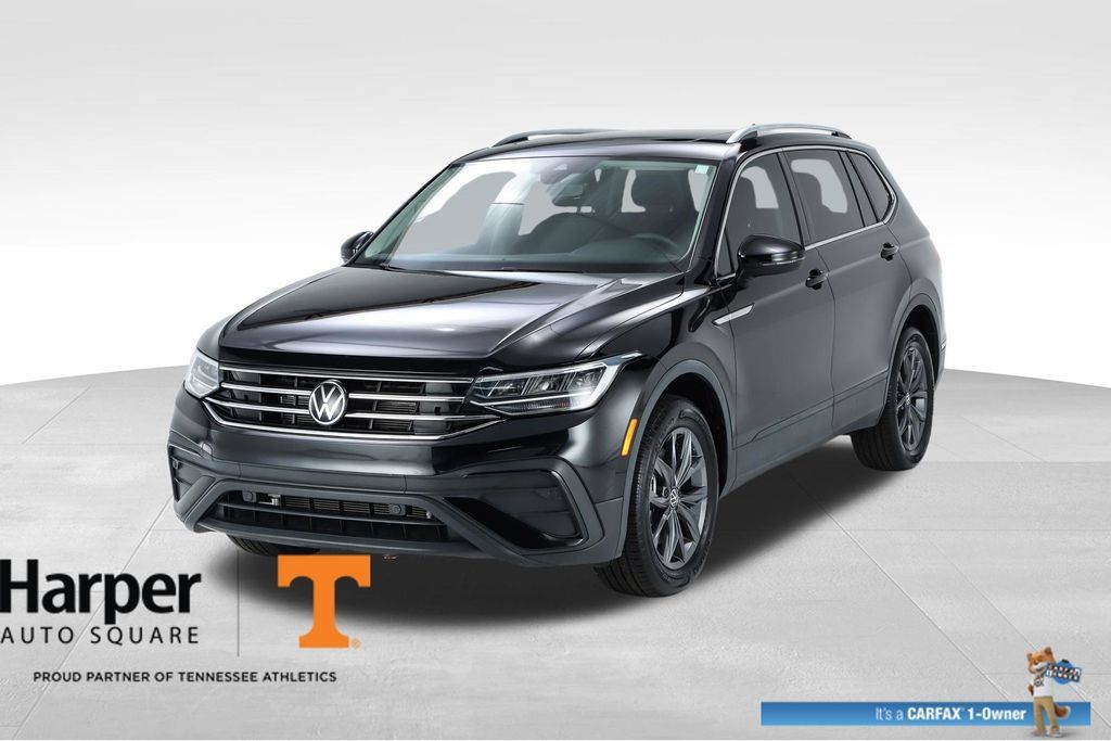 Used 2023 Volkswagen Tiguan SE w/ Panoramic Sunroof Package FWD image 1