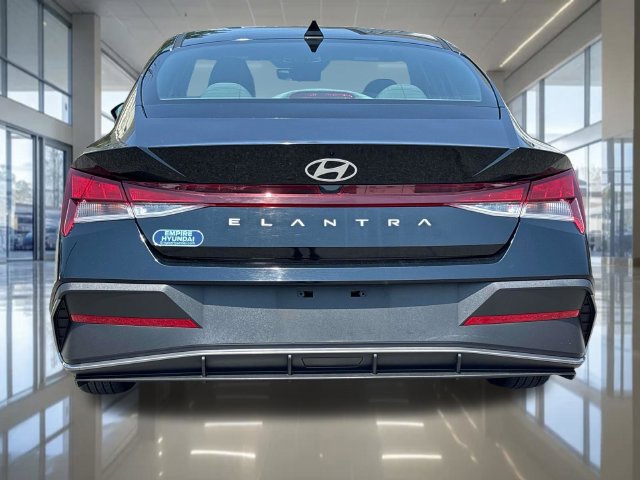 Certified 2024 Hyundai Elantra SE FWD image 4