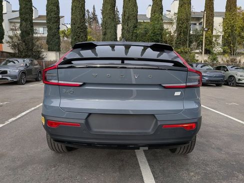 Used 2022 Volvo C40 P8 Recharge Ultimate image 7