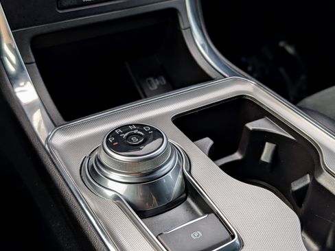 Used 2023 Ford Edge ST image 17