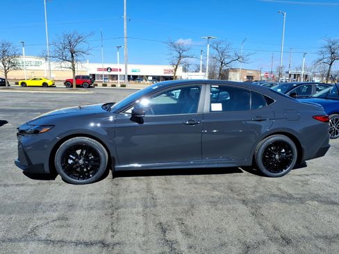 Used 2026 Toyota Camry SE image 4