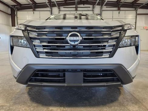 Used 2025 Nissan Rogue SV FWD image 8