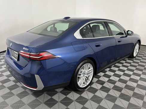 Used 2025 BMW 530i xDrive w/ Premium Package AWD/4WD image 13