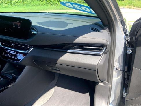 Used 2025 Buick Envista Avenir FWD image 17