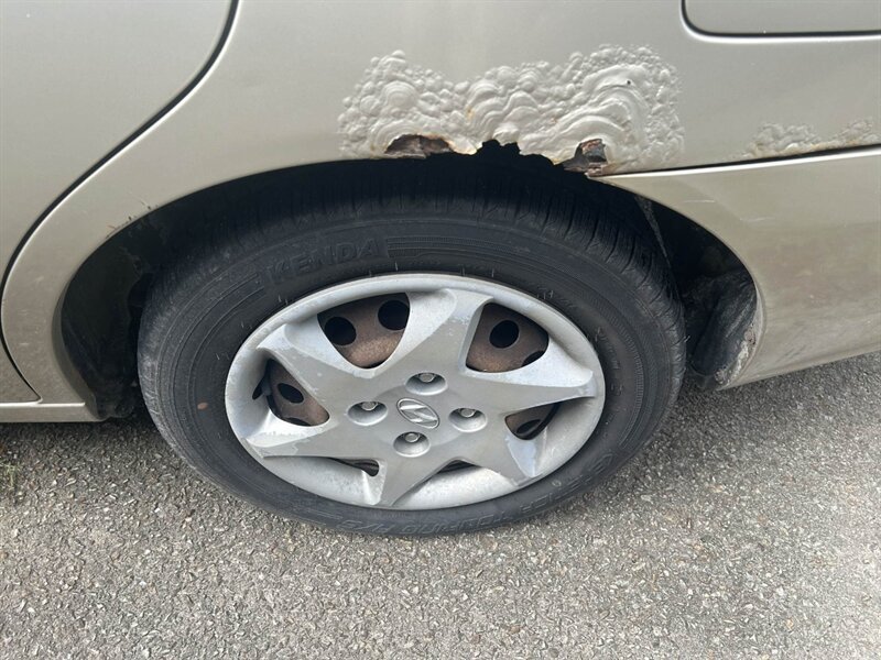 Used 2005 Hyundai Elantra GLS FWD image 25