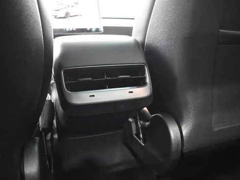 Used 2022 Tesla Model Y Performance image 31