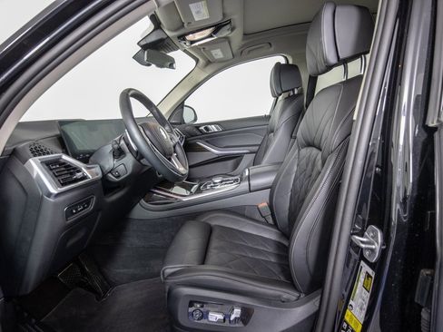 Used 2024 BMW X7 xDrive40i image 9