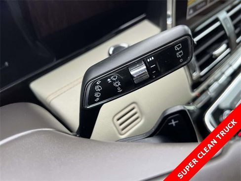 Used 2018 Lincoln Navigator Reserve w/ Technology Package image 32