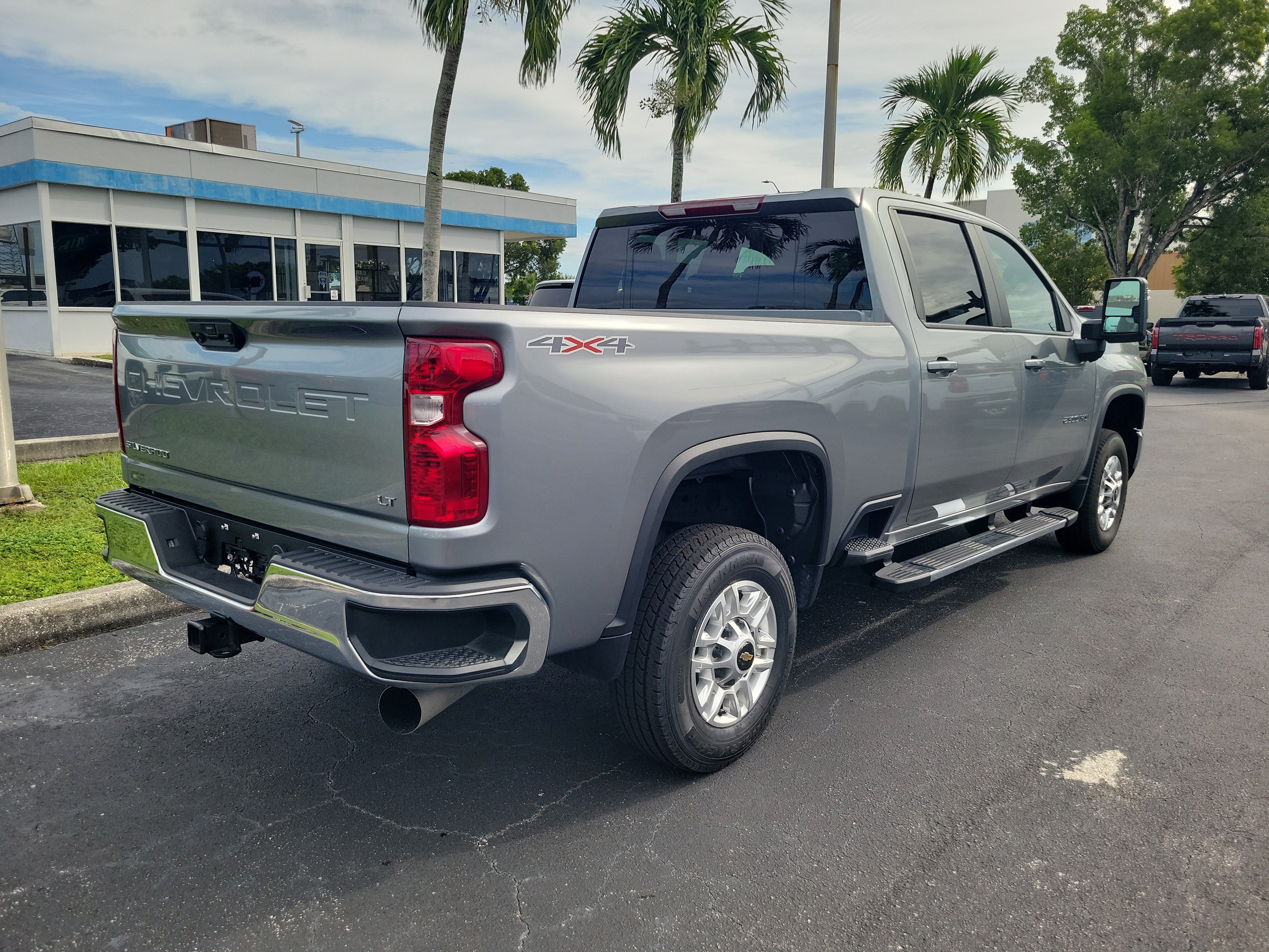 Used 2026 Chevrolet Silverado 2500 LT AWD/4WD image 4