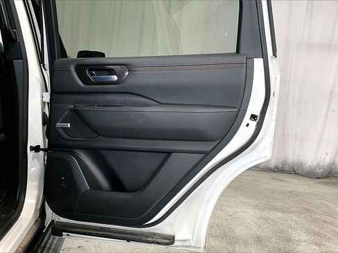 Used 2025 Nissan Armada SL w/ Captain's Chari Seat Package image 23