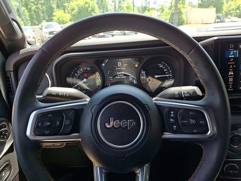 Used 2024 Jeep Wrangler Unlimited Sahara w/ Technology Group AWD/4WD image 19