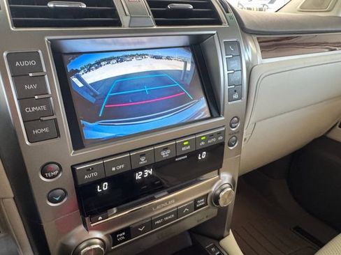 Used 2017 Lexus GX 460 Luxury w/ Preferred Accessory Package AWD/4WD image 9