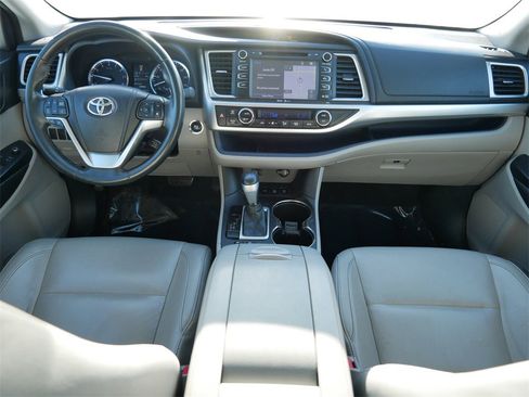 Used 2015 Toyota Highlander XLE image 15