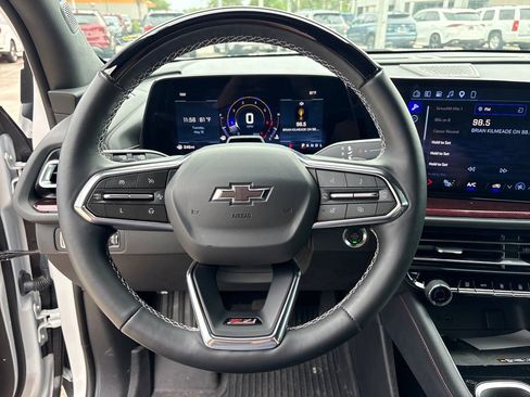 Used 2025 Chevrolet Traverse Z71 w/ Enhanced Driving Package AWD/4WD image 18