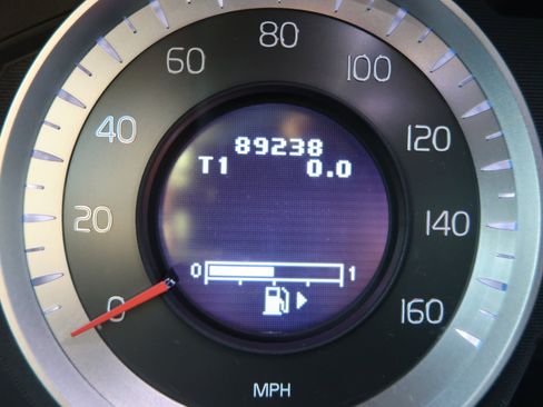 Used 2011 Volvo XC70 3.2 image 22