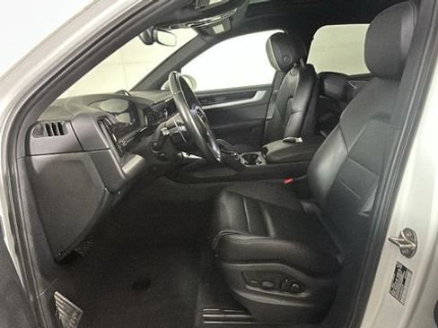 Used 2024 Porsche Cayenne AWD/4WD image 12