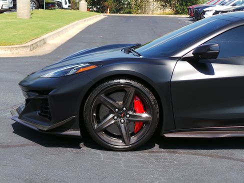 Used 2023 Chevrolet Corvette Z06 w/ Z07 Performance Package RWD image 28