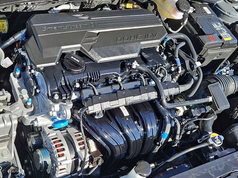 Certified 2025 Hyundai Elantra Sport image 14