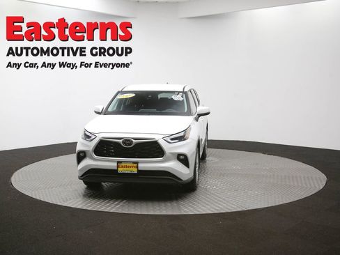 Used 2023 Toyota Highlander LE image 53