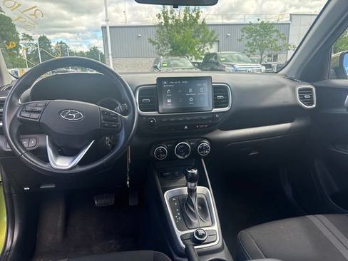 Used 2021 Hyundai Venue SEL FWD image 23