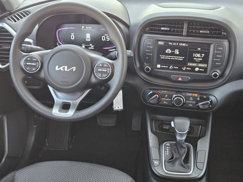 Used 2025 Kia Soul LX w/ LX Technology Package FWD image 25