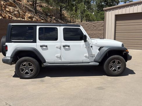 Used 2018 Jeep Wrangler Unlimited Sport S AWD/4WD image 8