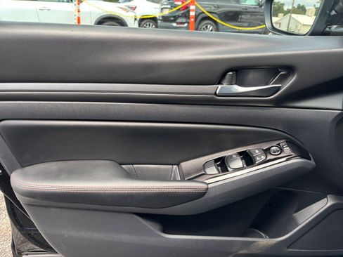 Used 2025 Nissan Altima 2.5 SR FWD image 18