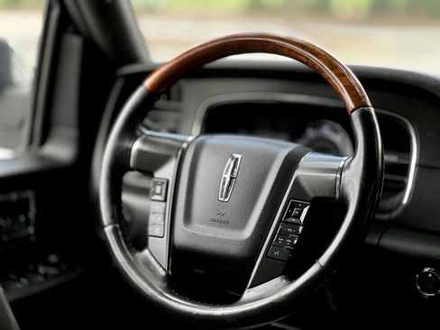 Used 2017 Lincoln Navigator L Select image 34