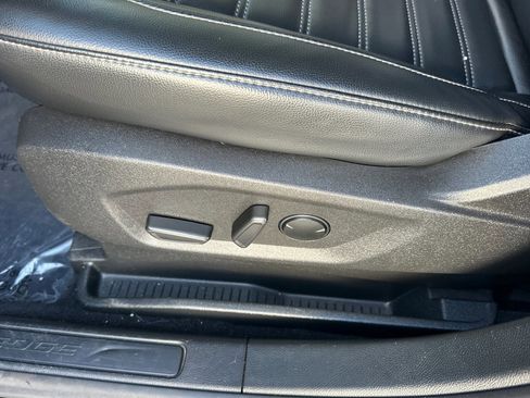 Used 2023 Ford Edge SEL image 13