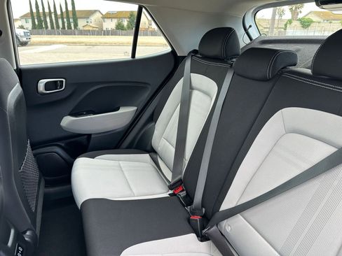 Used 2025 Hyundai Venue SEL image 40