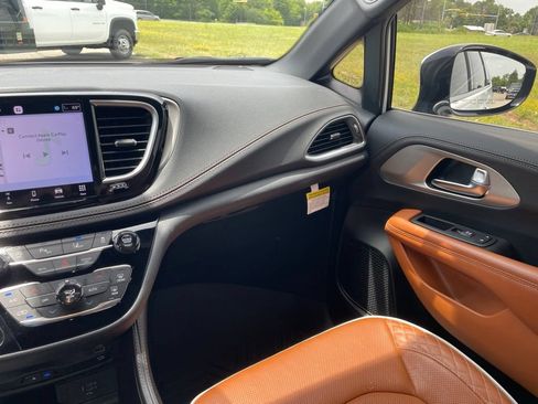 Used 2026 Chrysler Pacifica Pinnacle FWD image 31
