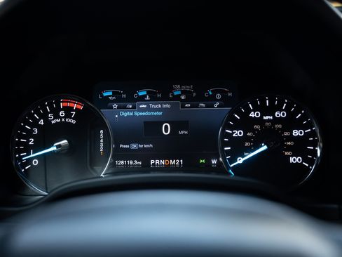 Used 2019 Ford F350 Lariat image 13