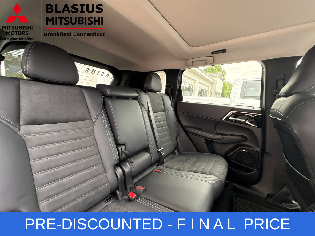 Used 2025 Mitsubishi Outlander AWD image 45